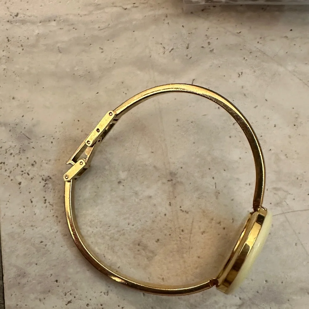 Gucci Bezel Elegant Gold Watch